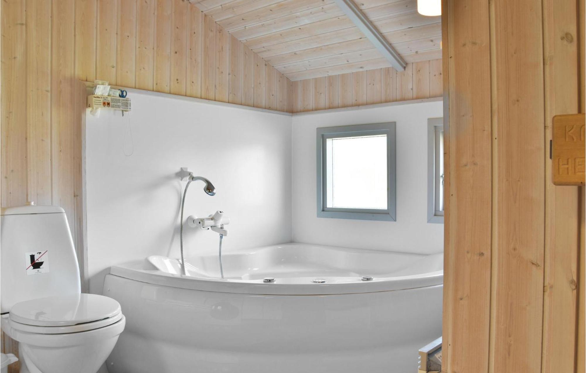 3 Bedroom Awesome Home In Hvide Sande Exterior foto
